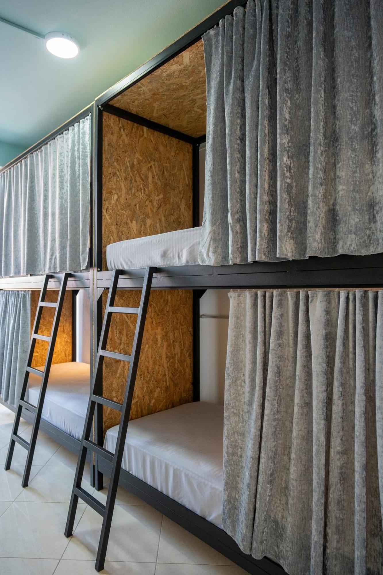 Golden Sleep Hostel *